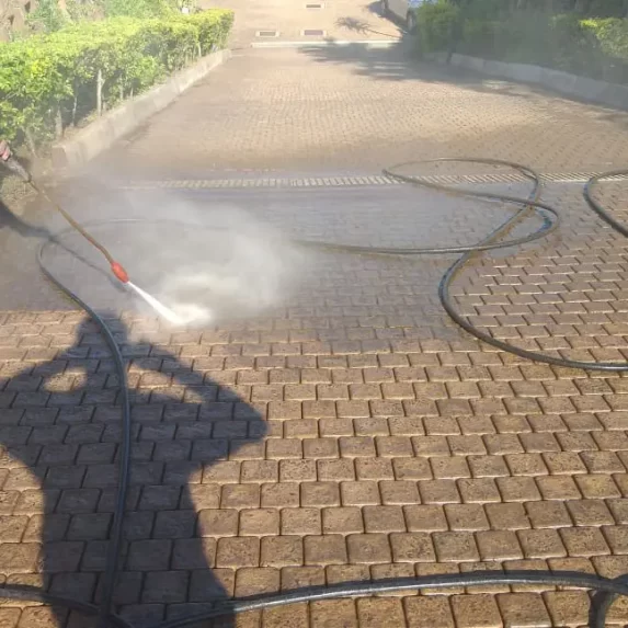 HighPressure-Driveway-Cleaning5